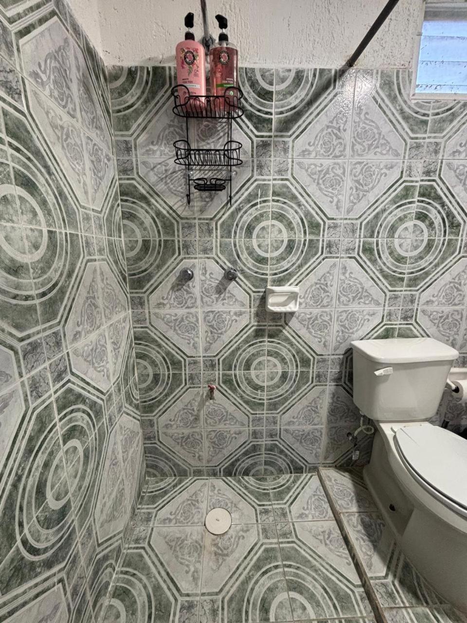 Apartment Centrally Located 2 Blocks From The Sea *