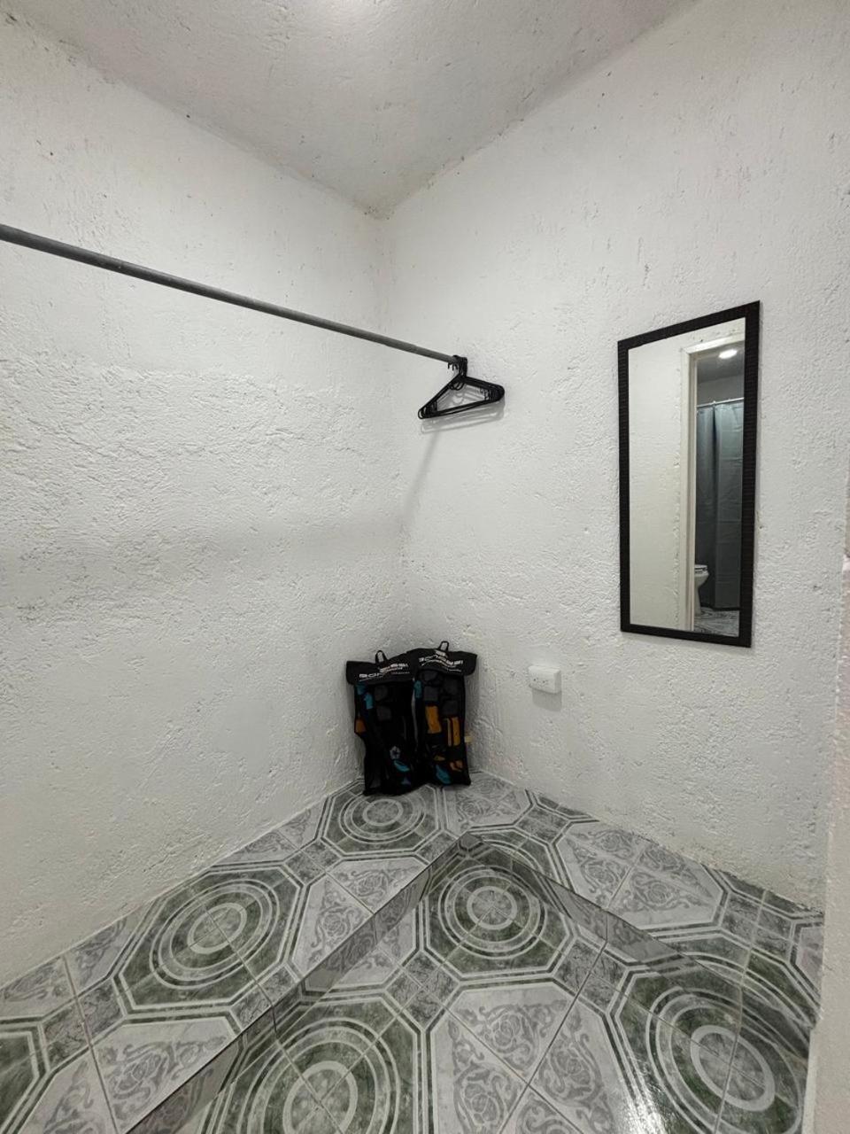 Apartment Centrally Located 2 Blocks From The Sea