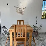 Centrally Located Apartment 2 Blocks From The Sea