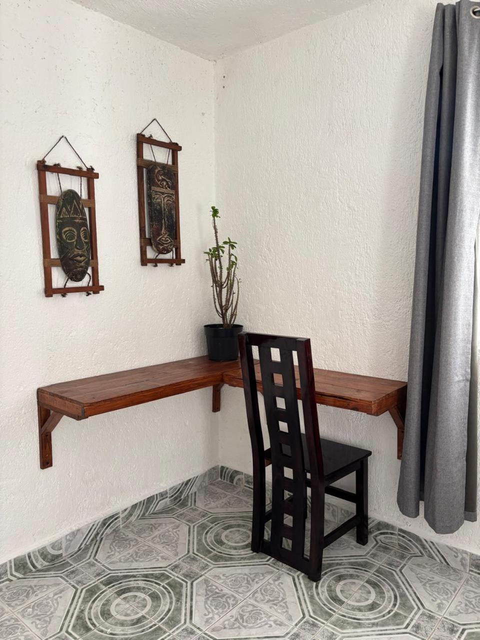 Centrally Located 2 Blocks From The Sea