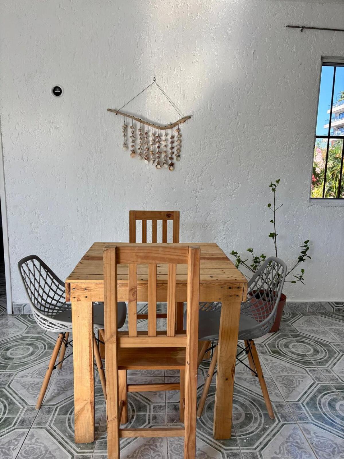 Centrally Located 2 Blocks From The Sea Appartement *