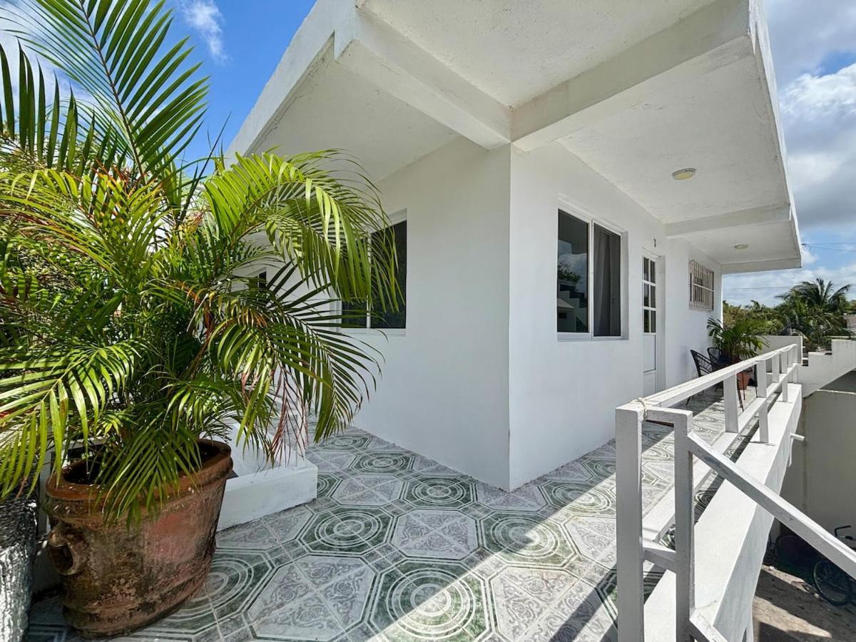 Centrally Located 2 Blocks From The Sea