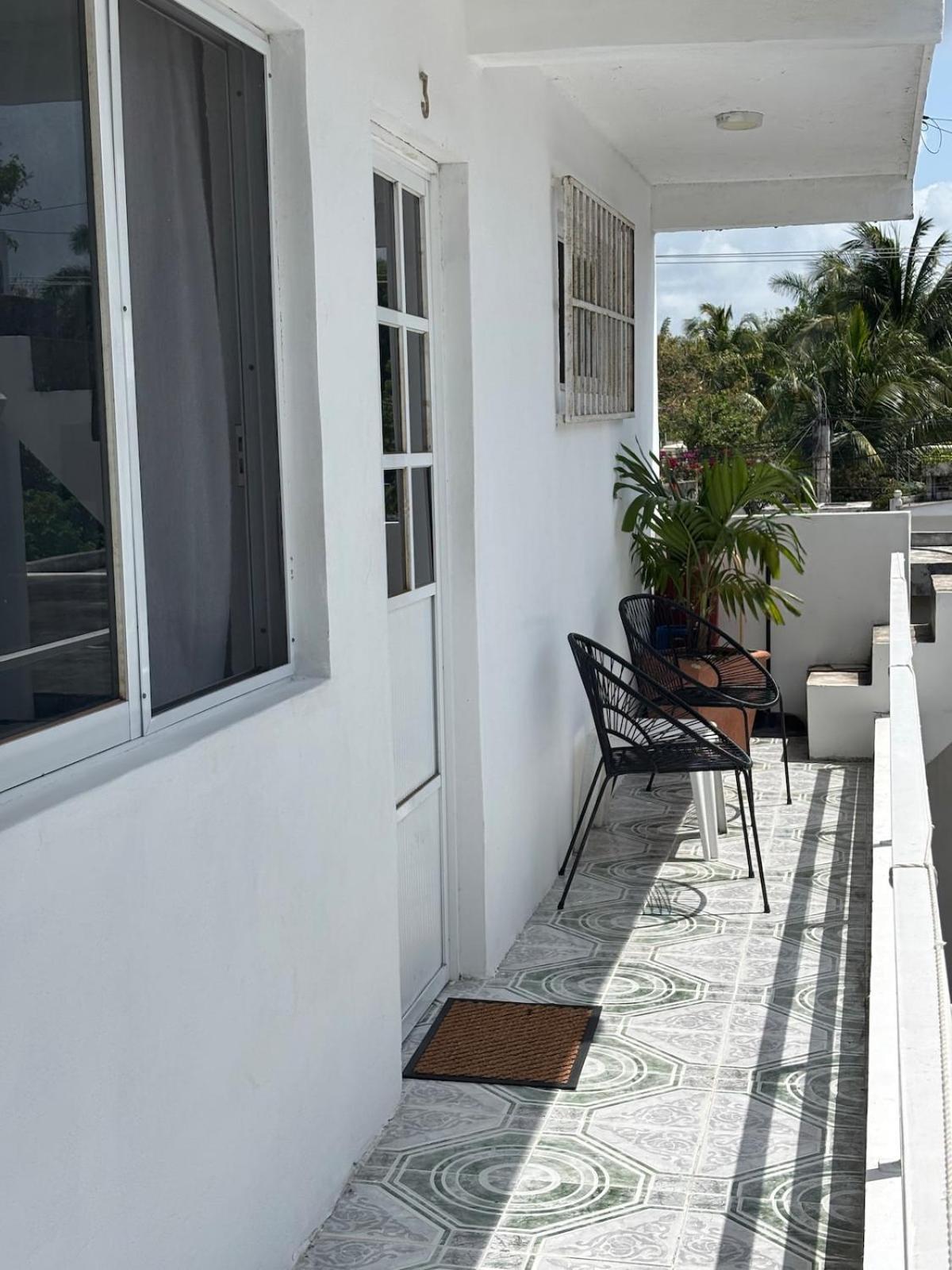 Centrally Located 2 Blocks From The Sea Appartement *